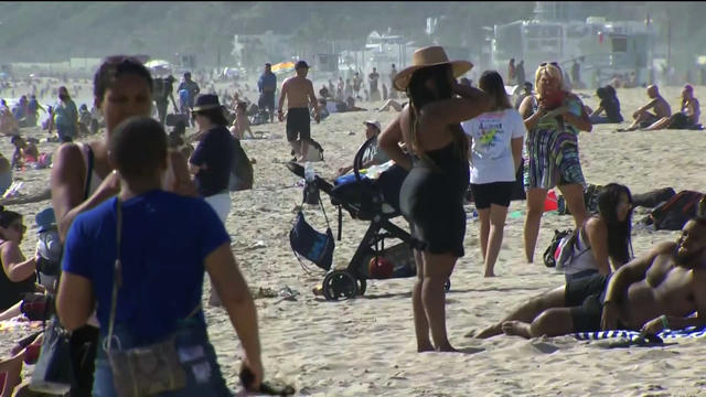 Crowded-Beach-During-Pandemic.jpg 