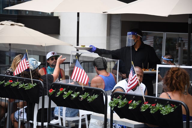 US-HEALTH-VIRUS-ECONOMY-HOLIDAY 