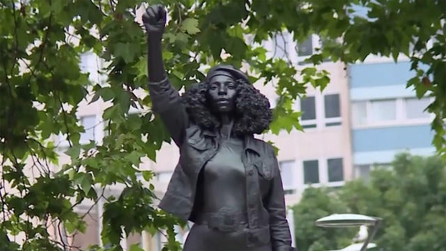 Bristol removes statue of Black Lives Matter protester that replaced monument to slave trader Edward Colston - CBS News