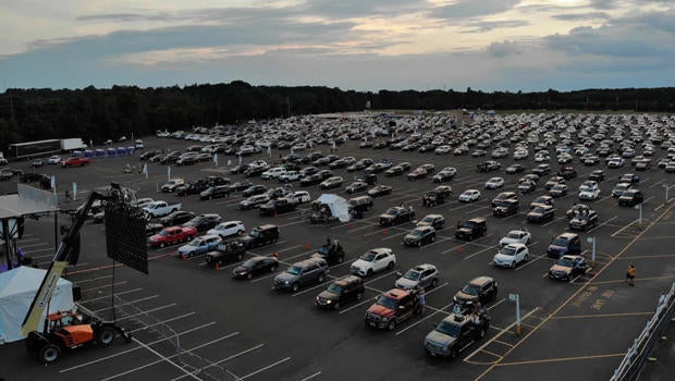 jim-gaffigan-drive-in-audience-620.jpg 
