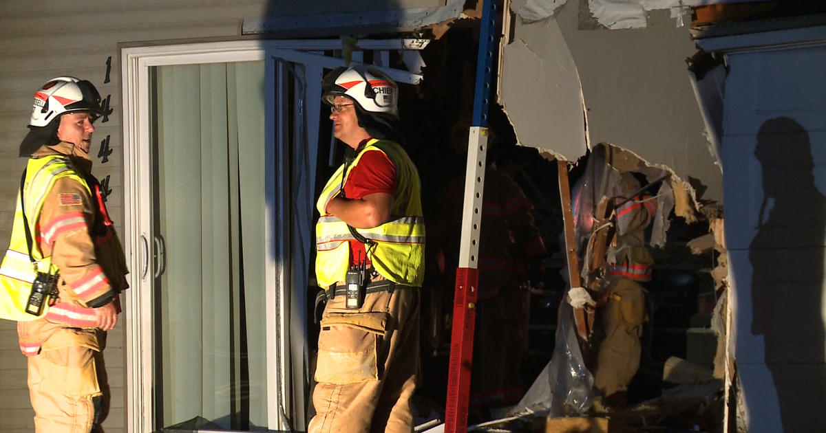 Driver In Custody After Fleeing Police Crashing Car Into Apple Valley Townhouse Cbs Minnesota 8135