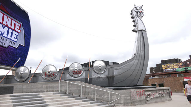 graffiti-us-bank-stadium-vikings-ship.jpg 