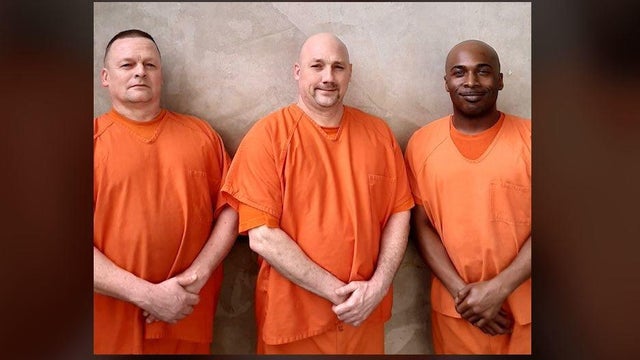 gwinnett-county-sheriffs-office-inmates-help-deputy.jpg 