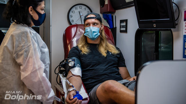 Miami-Dolphins-LB-Andrew-Van-Ginkel-donates-convalescent-plasma-with-OneBlood-2.jpg 