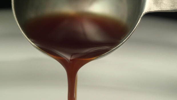 pouring-vanilla-extract-620.jpg 