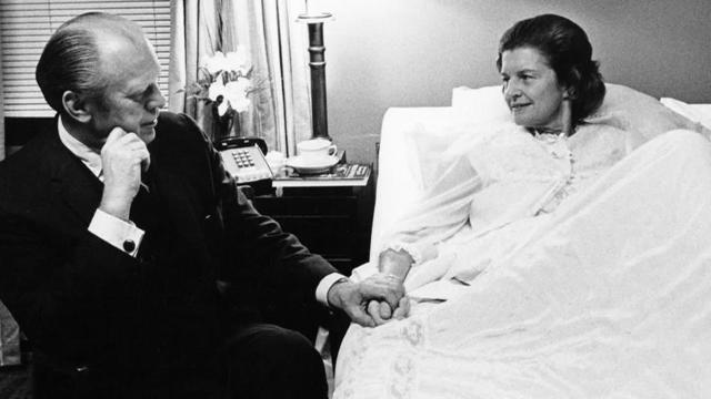 gerald-ford-with-betty-ford-in-hospital-1280.jpg 