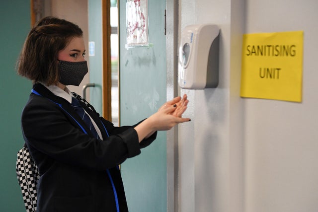 BRITAIN-HEALTH-VIRUS-EDUCATION 