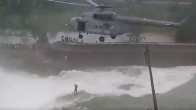 india-flood-rescue.jpg 