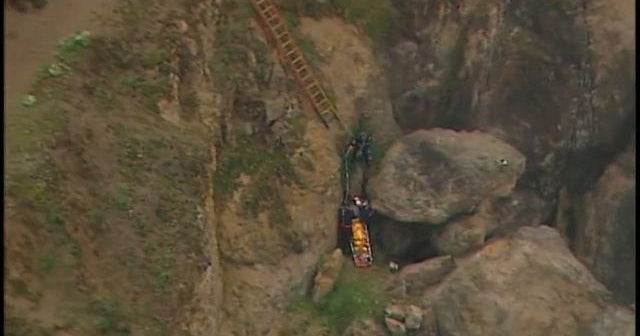 Dramatic cliff rescue in San Francisco caught on tape - CBS News