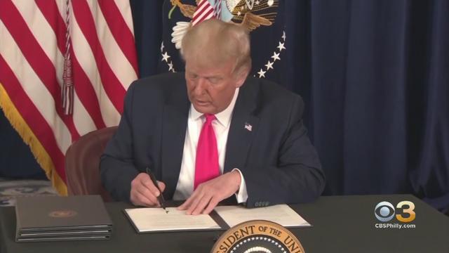 president-trump-signning-executive-order.jpg 