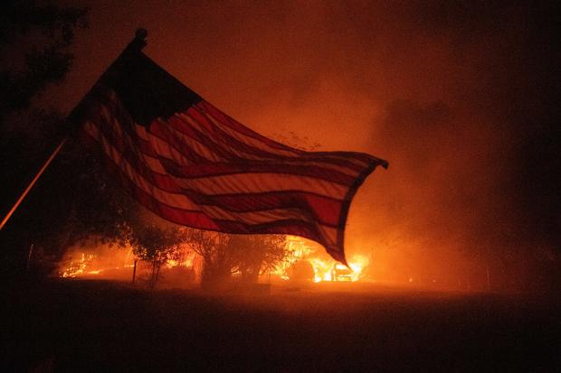 TOPSHOT-US-CALIFORNIA-WILDFIRE-FIRE 