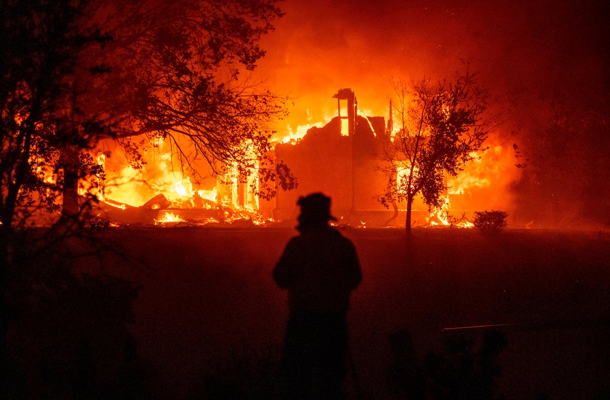 TOPSHOT-US-CALIFORNIA-WILDFIRE-FIRE 