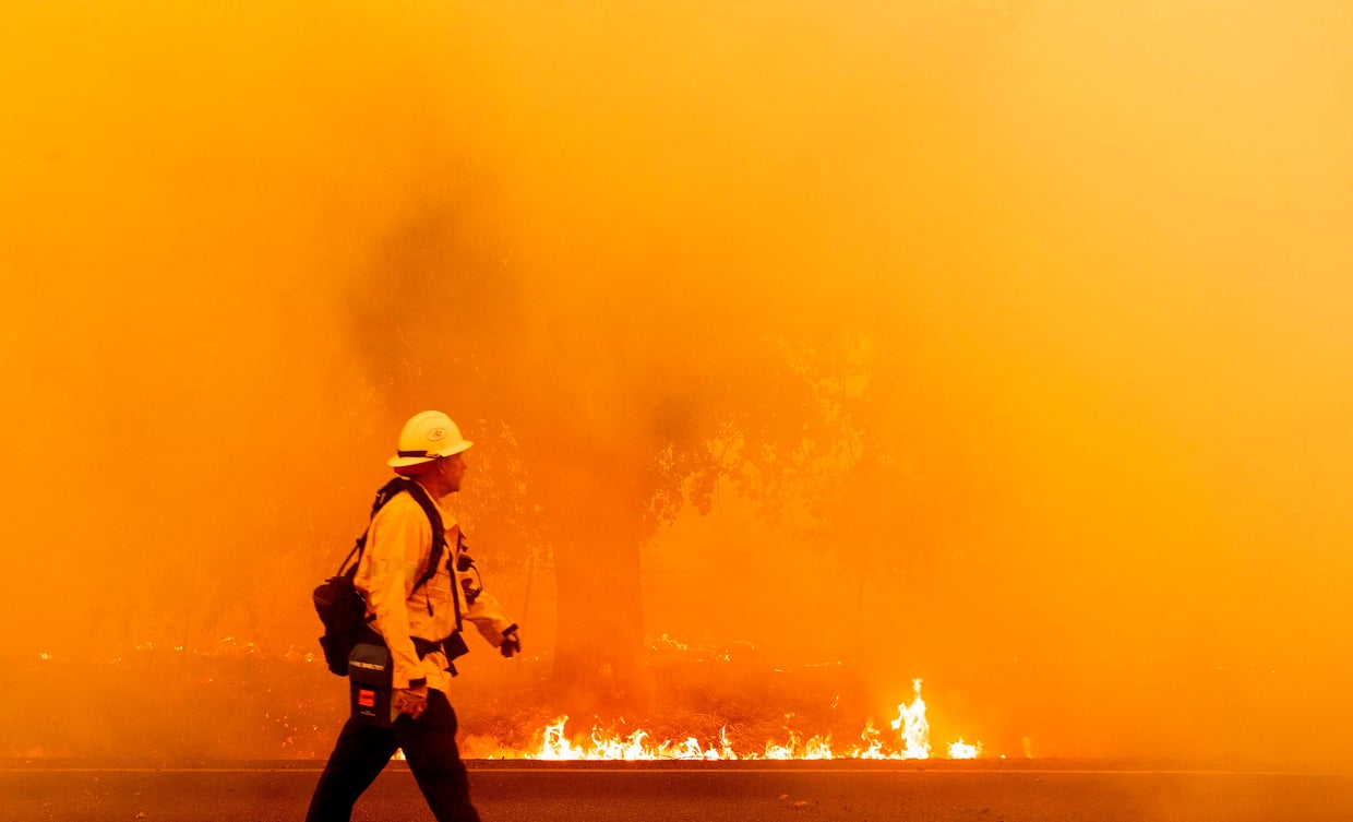 TOPSHOT-US-CALIFORNIA-WILDFIRE-FIRE 