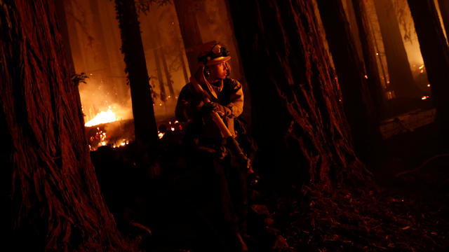 CZU Lightning Complex Fire rages in Boulder Creek 