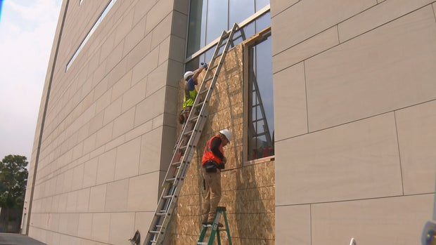 DENVER PROTEST DAMAGE 5SOT.transfer_frame_357