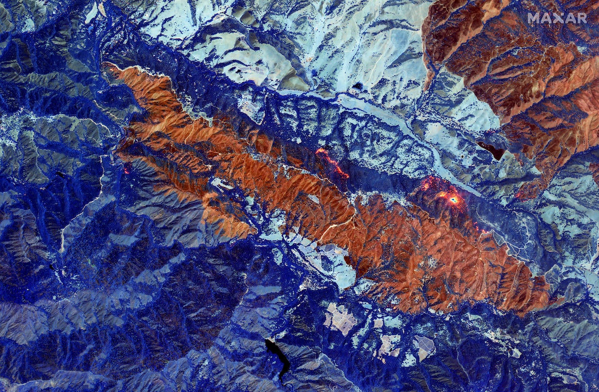 16-carmel-wildfire-carmel-california-21aug2020-swir-image-wv3.jpg 