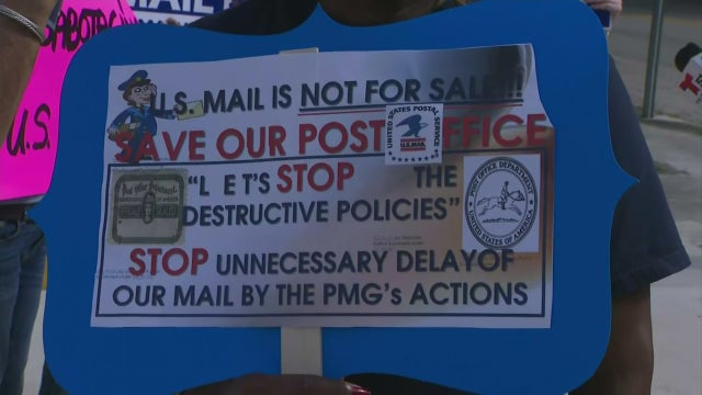 US-Postal-Workers-Union-Protest.jpg 