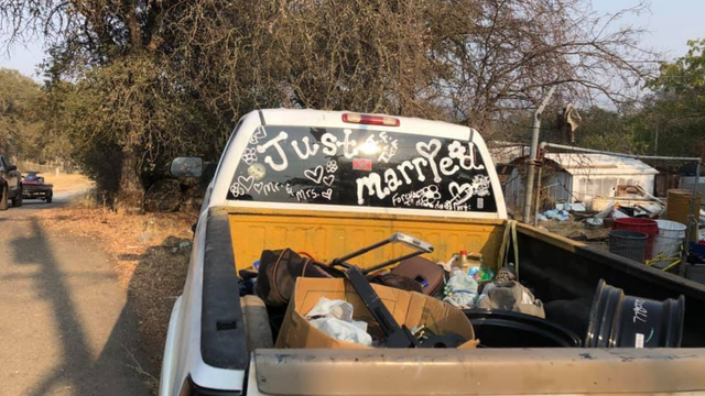 JUST-MARRIED-TRUC-K.png 