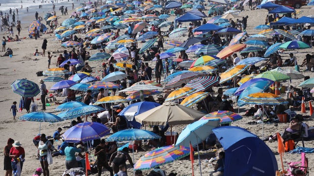 Beach-goers-Santa-Monica.jpg 