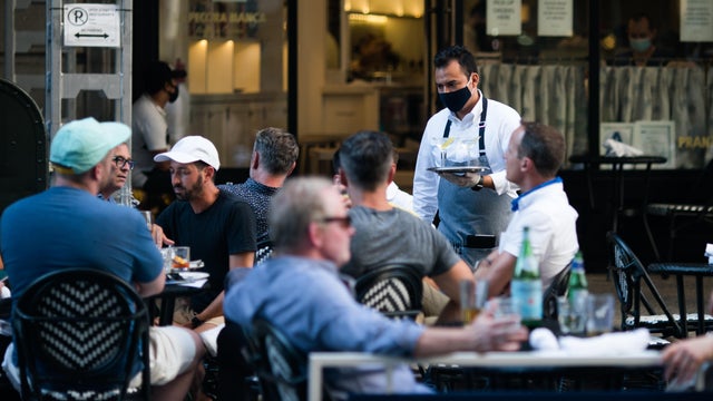New York City Restaurants And Bars Adapt To Covid Restrictions And Offer Outdoor Seating Options 