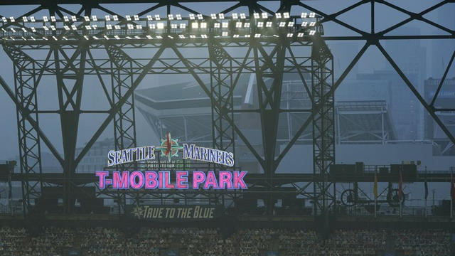 Seattle-smoke-T-Mobile-Park.jpg 