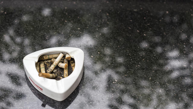 ashtray-with-cigarette-on-the-floor_BvAA0xd2Gl.jpg 