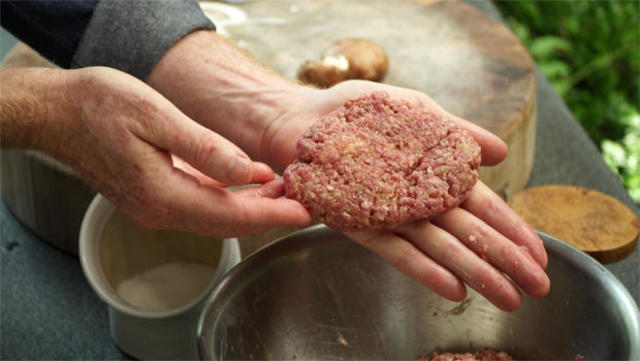 Recipe: Bobby Flay's Prime Rib of Beef - CBS News