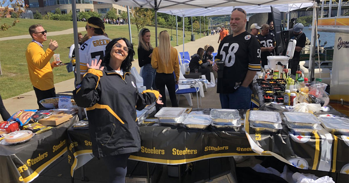 Pittsburgh steelers fans tailgate outside hi-res stock photography