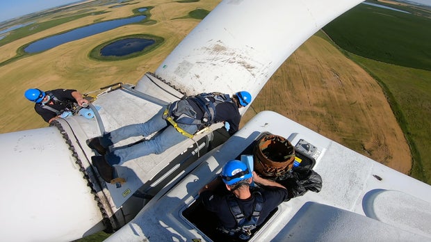 wind-turbine-workers.jpg