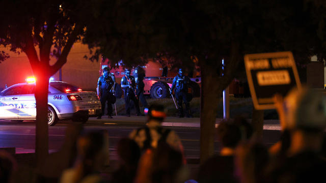 cbsn-fusion-demonstrators-take-to-the-streets-for-the-second-night-to-protest-breonna-taylor-grand-jury-decision-thumbnail-554066-640x360.jpg 