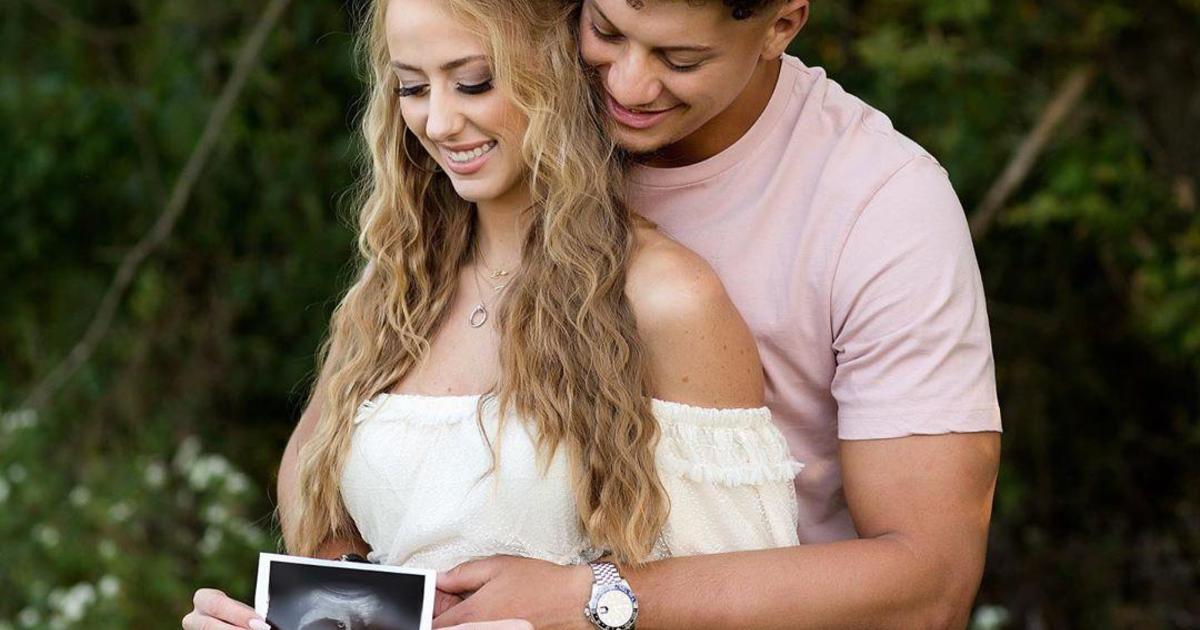 Kansas City Chiefs quarterback Patrick Mahomes and fiancée Brittany  Matthews announce they're expecting their first baby - CBS News
