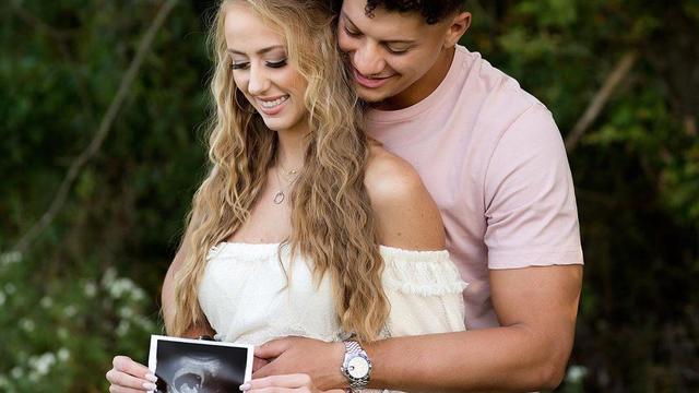 Patrick Mahomes PROPOSES to girlfriend Brittany Matthews moments after own  Super Bowl ring ceremony