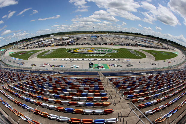 NASCAR Cup Series Quaker State 400 Presented by Walmart 