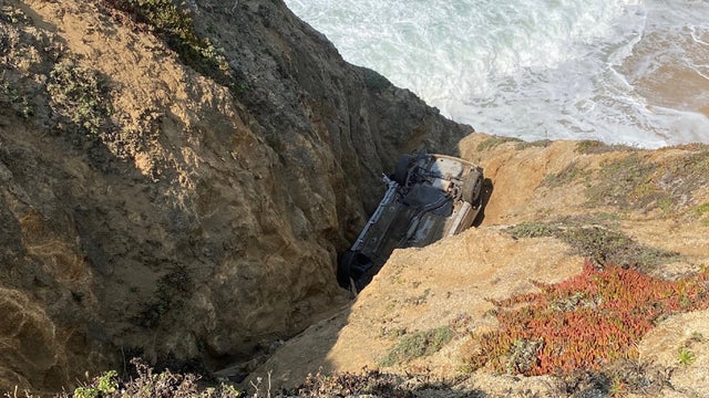 Car-off-cliff-at-Montara-State-Beach-Cal-Fire-CZU.jpg 