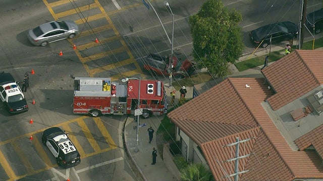 lafd-truck-crash-reseda.jpg 