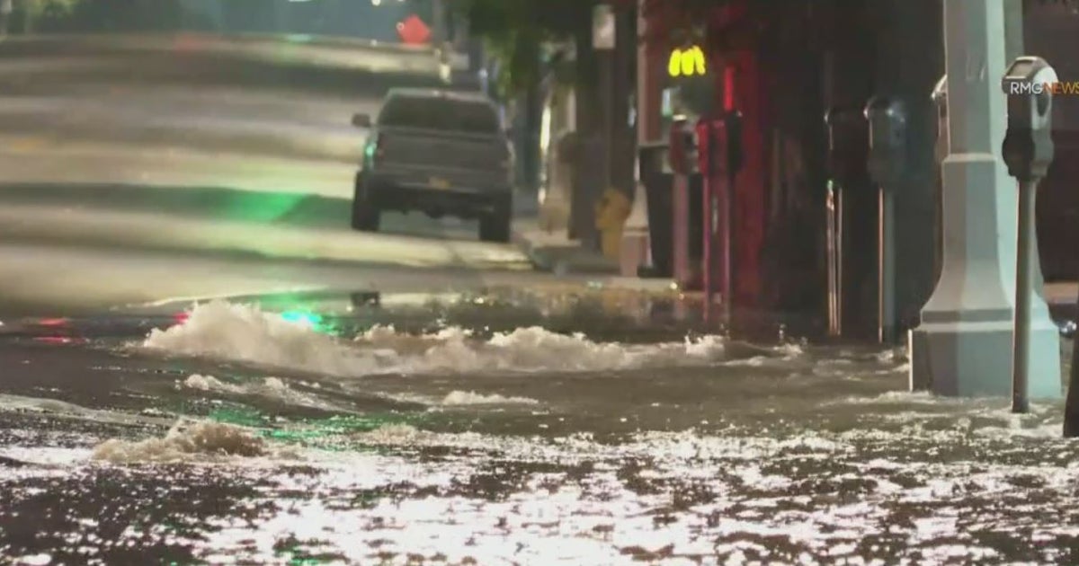 Gushing Waters Flood Ventura Blvd. In Sherman Oaks After Water Main ...