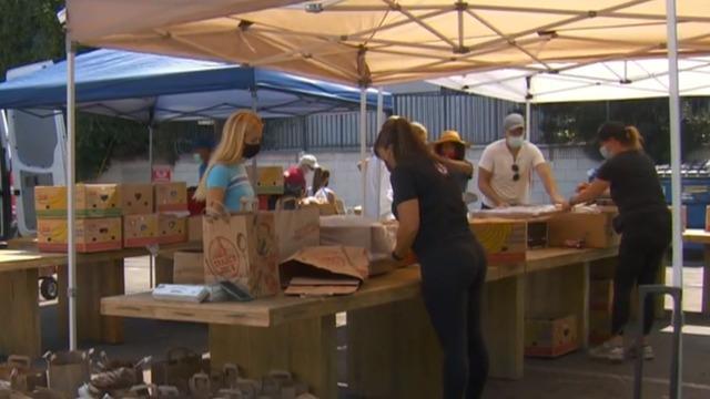 cbsn-fusion-young-volunteers-feed-hundreds-at-drive-thru-food-drive-thumbnail-561947-640x360.jpg 