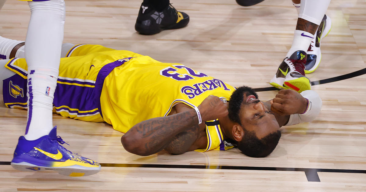 LeBron James & Lakers Honor Kobe Bryant In 'Black Mamba' Uniforms