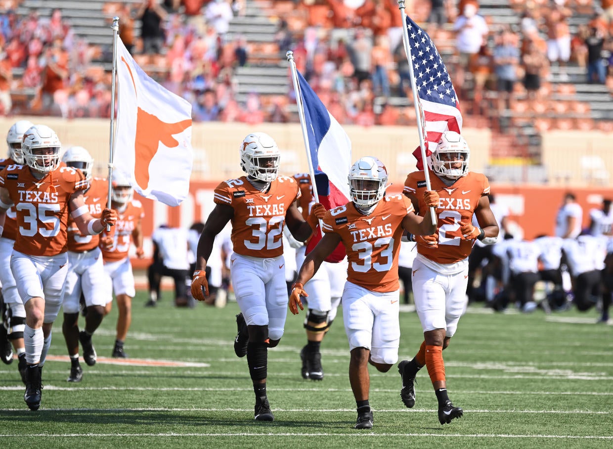 Texas Athletic Director 'expects' Players To Stand Together For School 