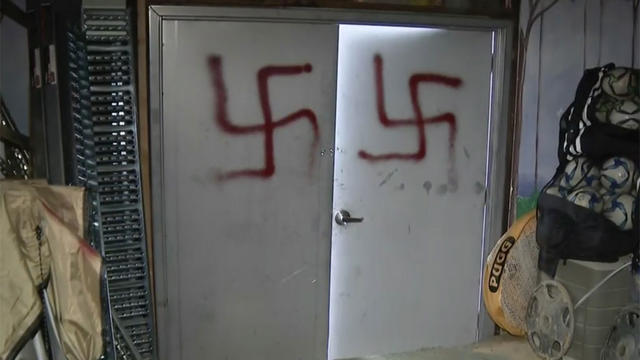 swastika-3.jpg 
