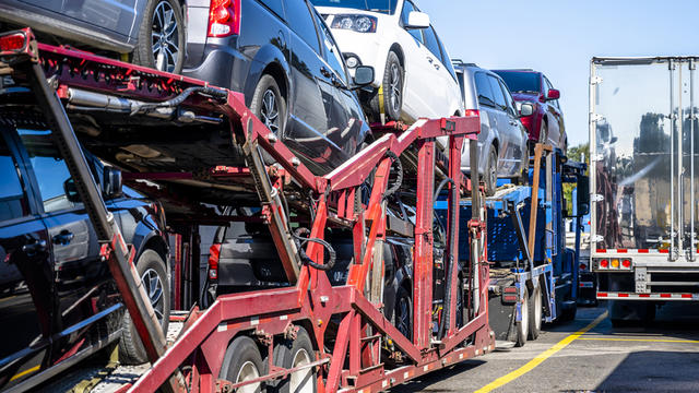 GettyImages-Stock-photo-car-hauler_1195154681.jpg 