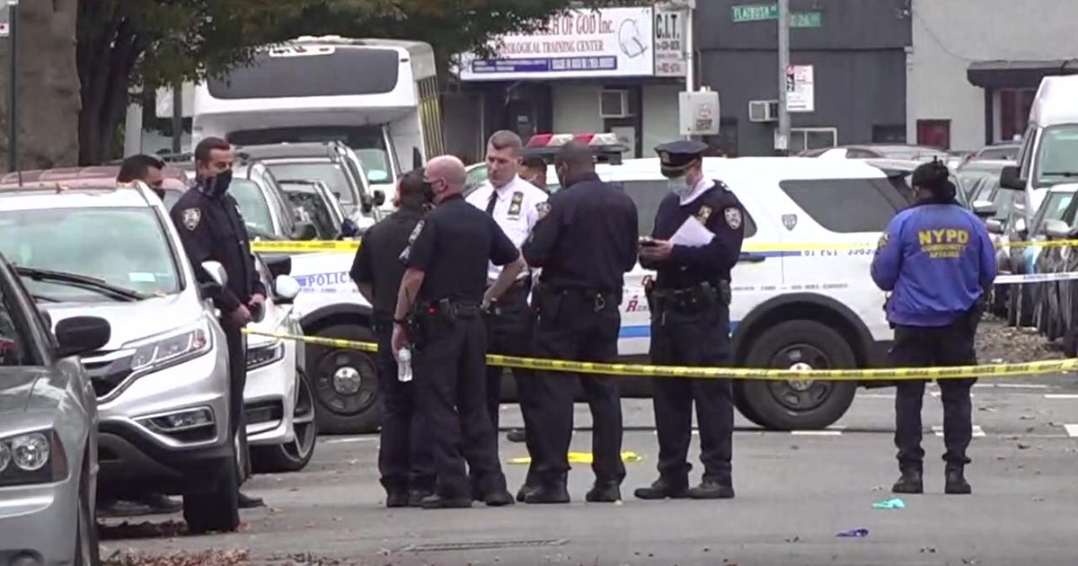 17-Year-Old Shot Dead During Robbery In Brooklyn - CBS New York