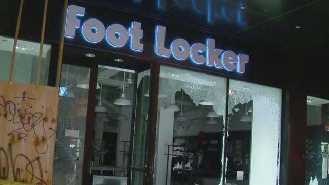 foot-locker-damage-2.jpg 