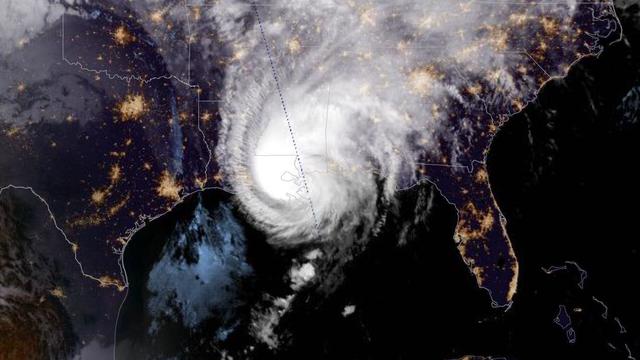 hurricane-zeta-night-2020-10-28.jpg 