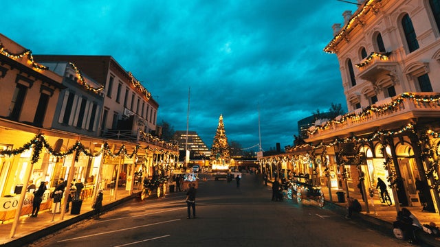 old-sacramento-christmas-tree-credit-downtown-sacramento.jpg 