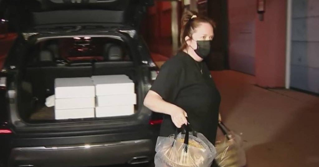 Pittsburgh Steelers Buy Dinner For Allegheny County Election Workers(02)