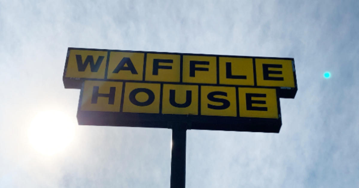 Large brawl leads to shooting that kills 1 at Waffle House in Ohio