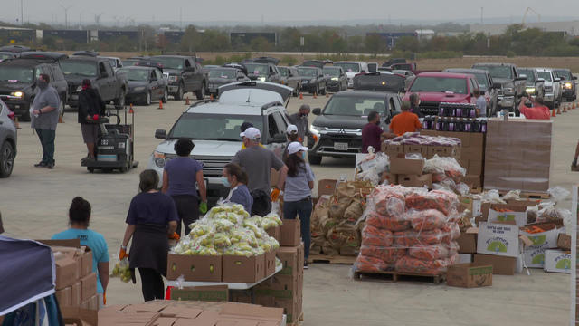 sanantoniofoodbankcarslinedup1920-593447-640x360.jpg 