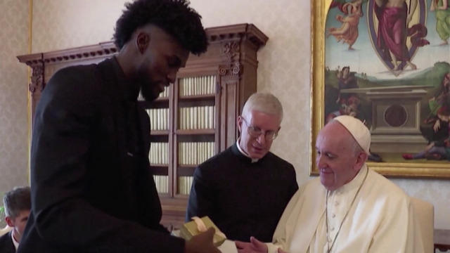 nbaplayersmeetpope-594405-640x360.jpg 