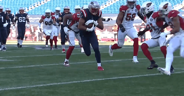 Isaiah Simmons hits Jakobi Meyers